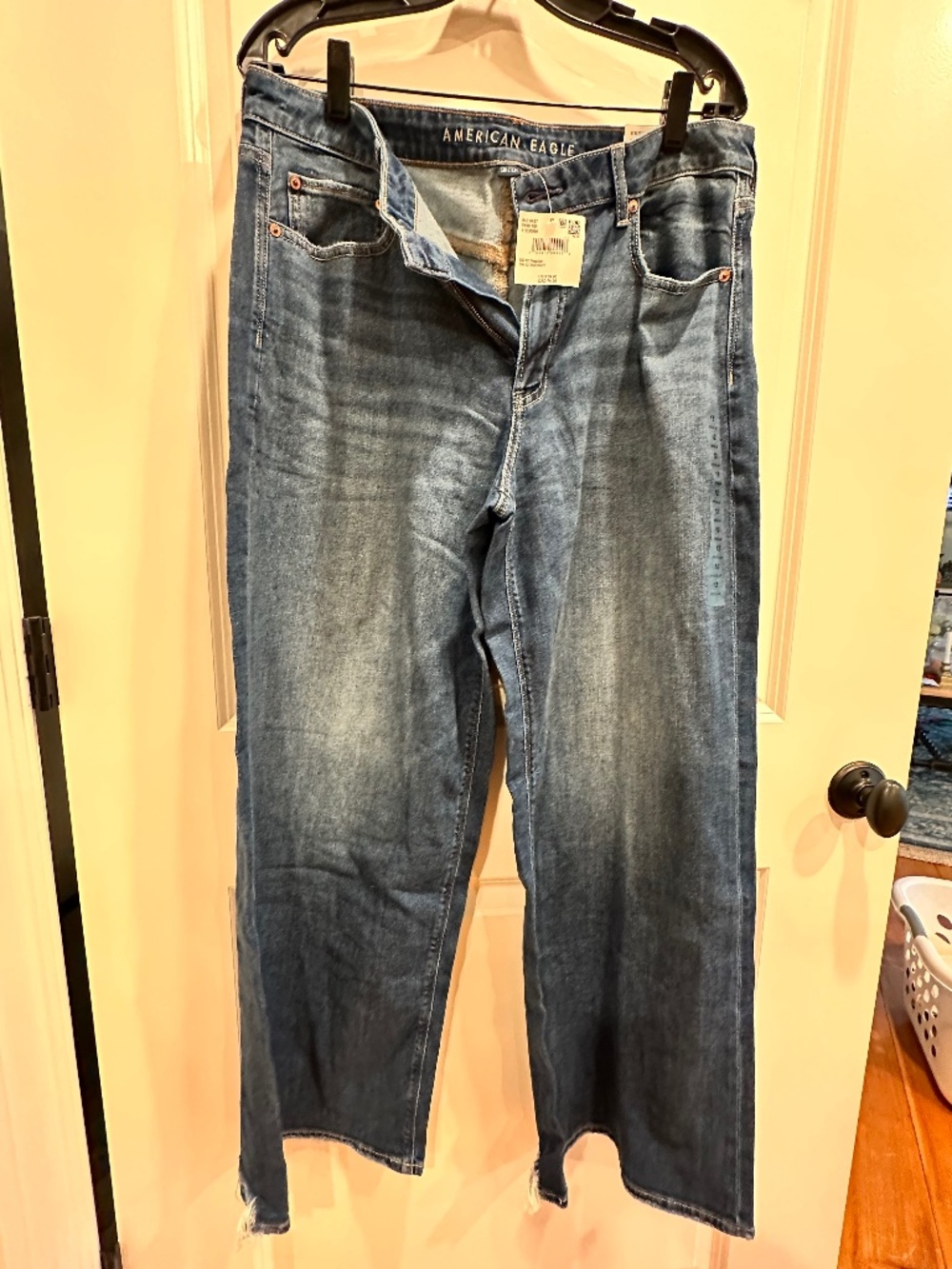 NWT American Eagle dreamy drape jeans - Picture 1 of 3